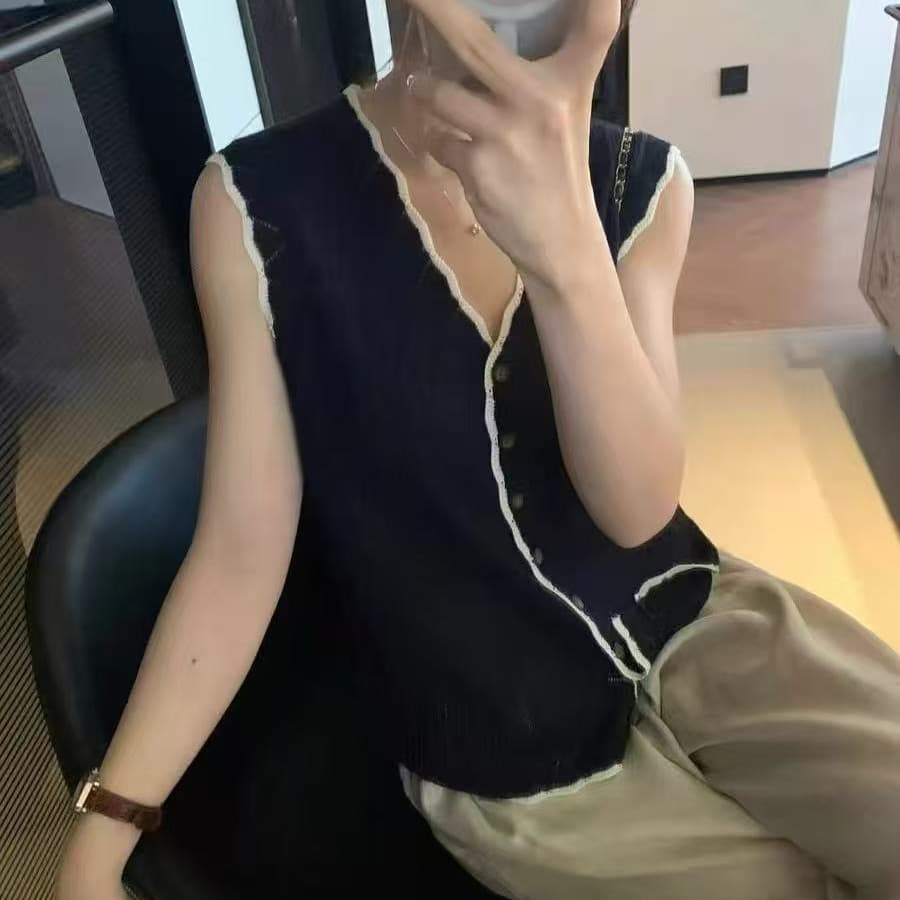 작은 대중 디자인 물결무늬 배색 측면 니트 베스트 얇고 가벼운 홀로우 아웃 민소매 V넥 싱글 줄 버튼 슬림해 보이는 외부 잡아라. 의류 이미지 5