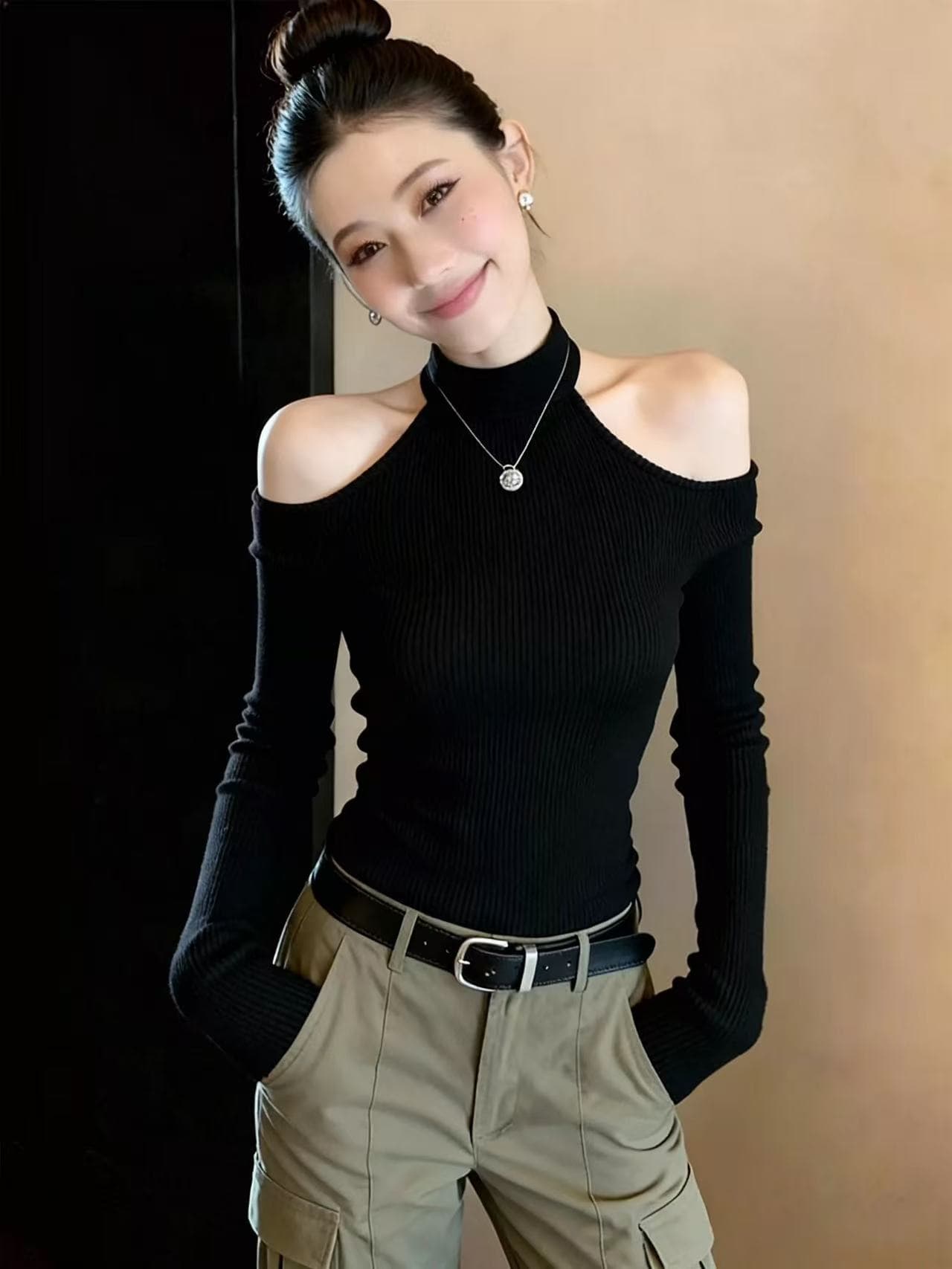 광저우 열세 개 고급 물품 여성 의류 보트넥 오프숄더 행침 목 긴팔 니트 기본 셔츠 인사이드 잡아라. 의류 봄 상세 이미지 1