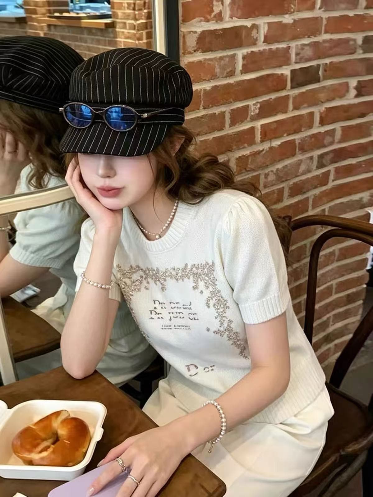 caicaii studio 부드러운 바람 만화 초상화 자수 반팔 니트 스웨터 고급 센스 미니멀리즘 다용도 맨위 이미지 4