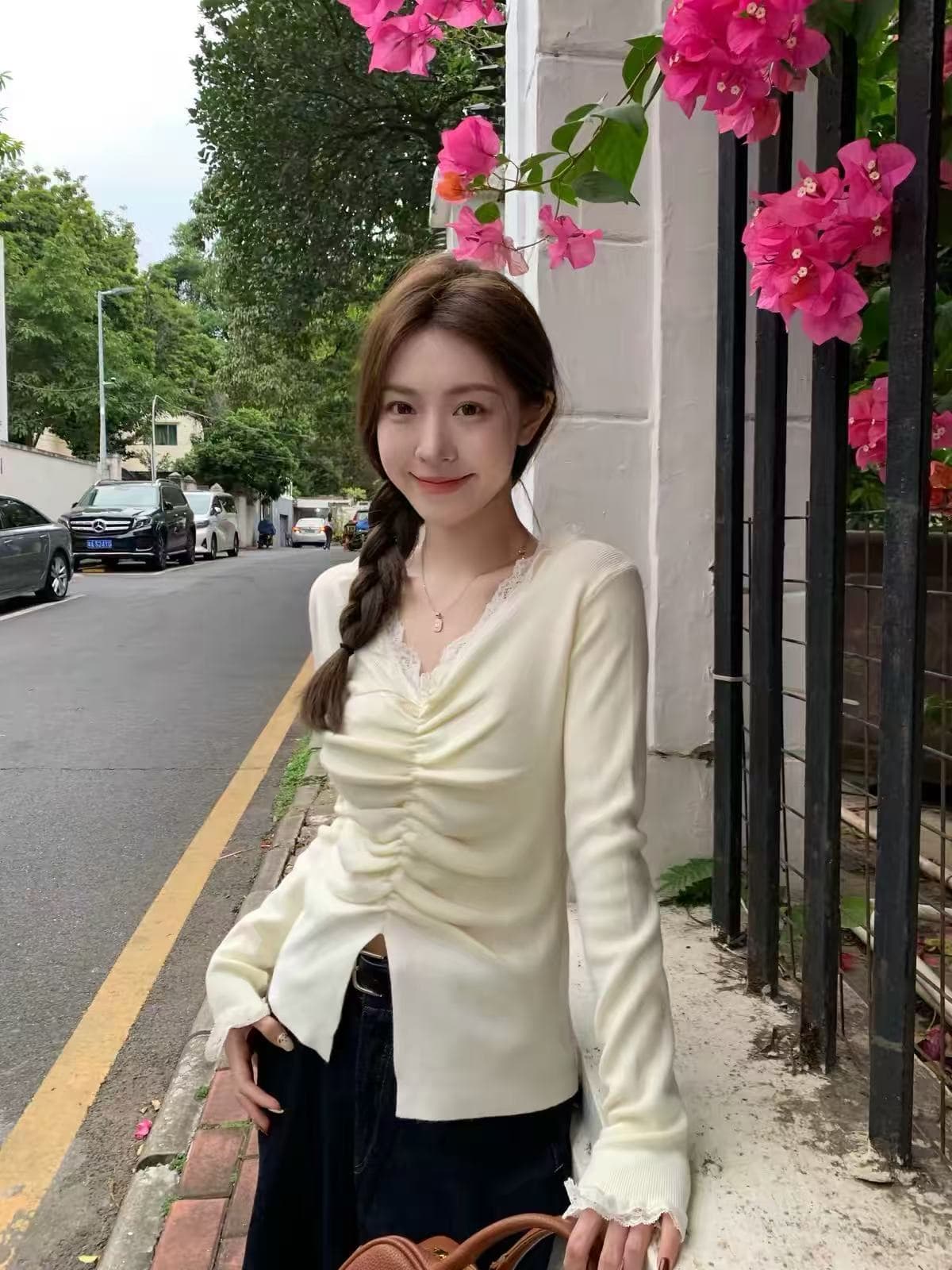 miu 부서 황색 V넥 패치워크 레이스 기본 셔츠 여성 봄 가을 순수한 욕망 주름 트임 스웨터 양모 니트 맨위 상세 이미지 3