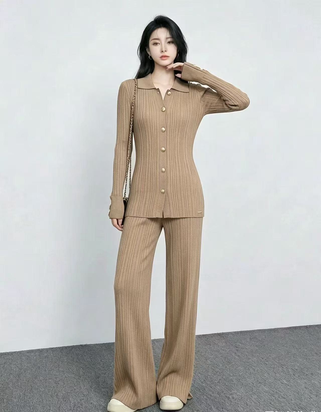 2026 가을 새로운 외국 가스 몸매 가꾸기 연령 감소 단색 슬림해 보이는 세트 여성 뜨개질 와이드 레그 팬츠 고급 센스 투피스 세트 이미지 2