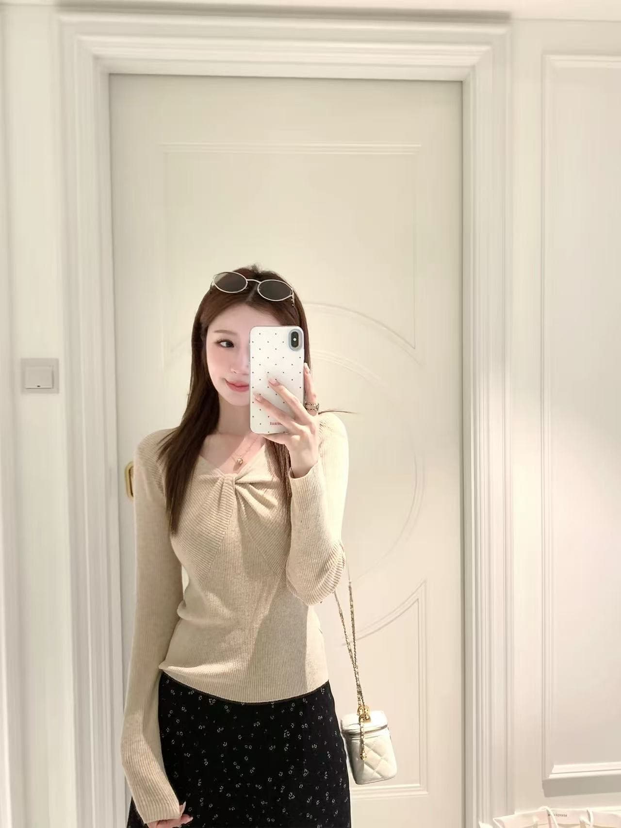 양 양 yangruoyu 익스트림 제인 클래식 비틀림 모직물 몸매 가꾸기 슬림해 보이는 V넥 품격 스택 착용 니트 맨위