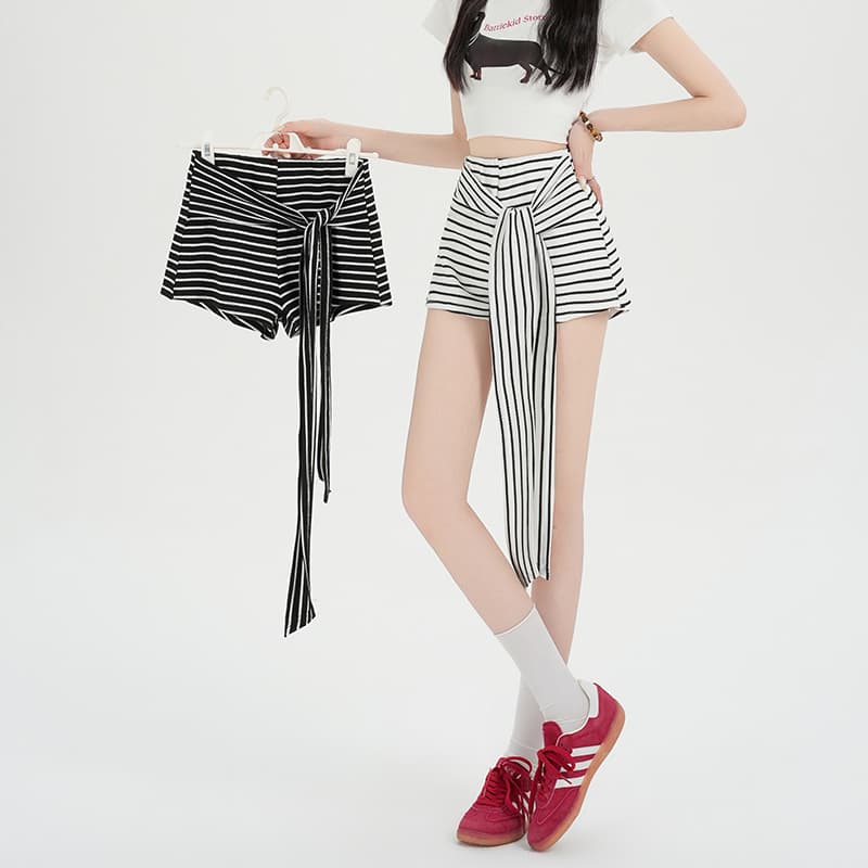 실사 아메리칸 핫걸 흑백 줄무늬 배색 스트랩 와이드 레깅스 바지 여름 캐주얼 다용도 핫 바지 짧은 바지 이미지 3