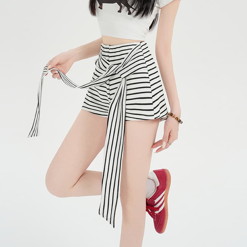 실사 아메리칸 핫걸 흑백 줄무늬 배색 스트랩 와이드 레깅스 바지 여름 캐주얼 다용도 핫 바지 짧은 바지 이미지 5