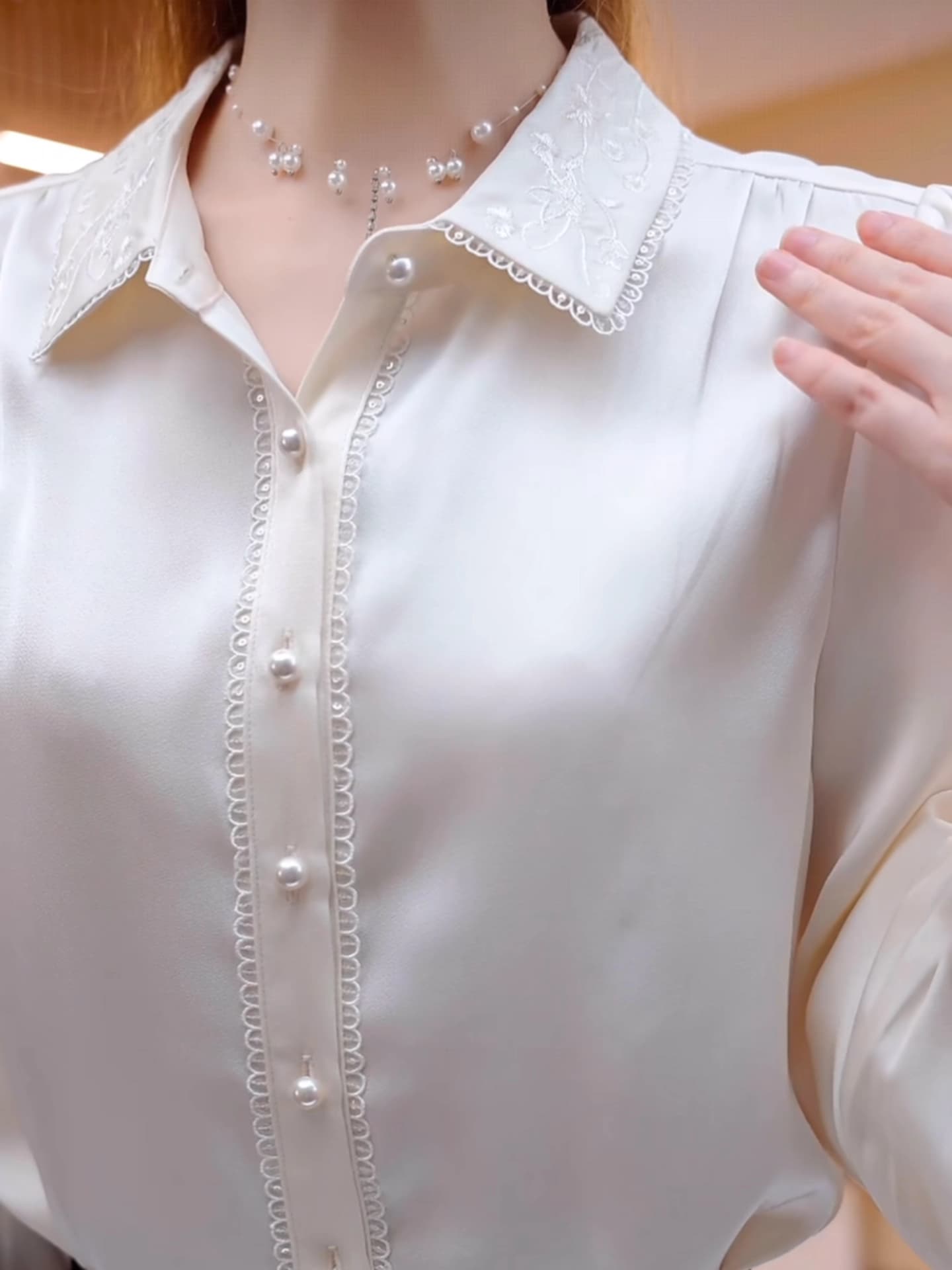 프랑스식 POLO 칼라 핑크색 셔츠 여성 긴 소매 새틴 셔츠 봄 새로운 레트로 외국 가스 출퇴근 캐주얼 맨위 상세 이미지 2