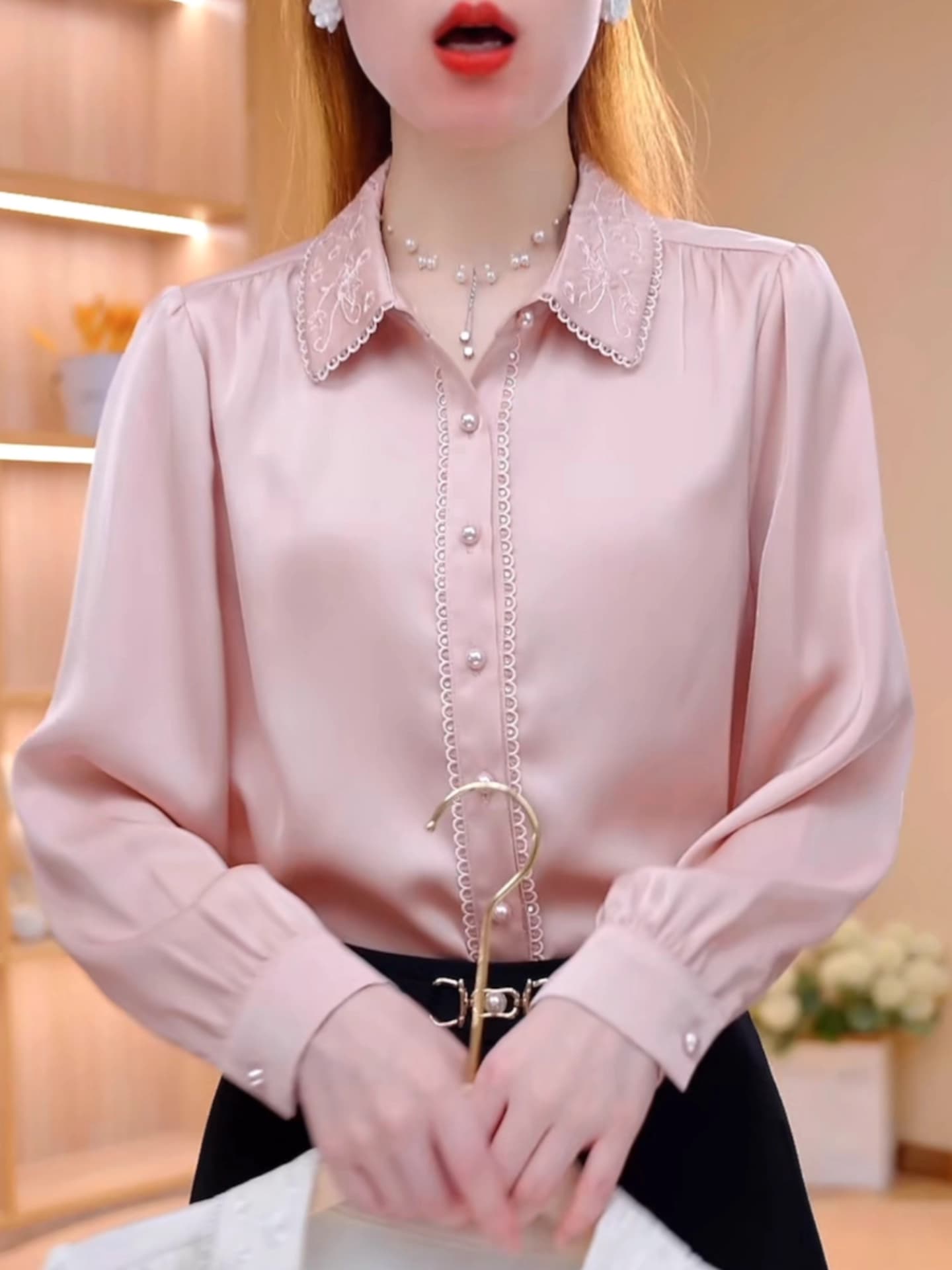 프랑스식 POLO 칼라 핑크색 셔츠 여성 긴 소매 새틴 셔츠 봄 새로운 레트로 외국 가스 출퇴근 캐주얼 맨위 상세 이미지 4