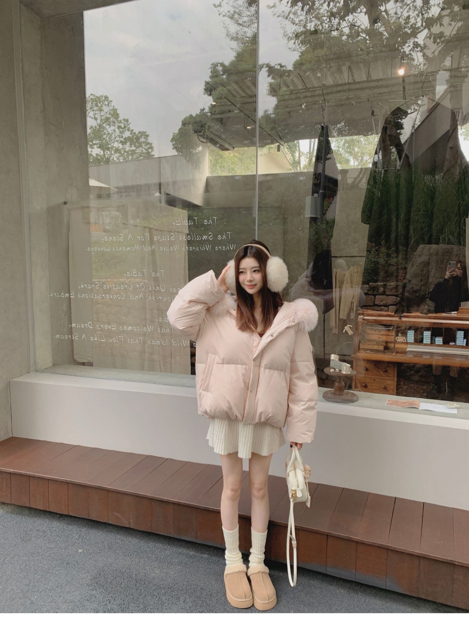 핑크색 폭스 큰 모피 칼라 후드 쇼트 스타일 다운 재킷 여성 2025 년 겨울 한국 스타일 루즈핏 두꺼운 보온 재킷 상세 이미지 6