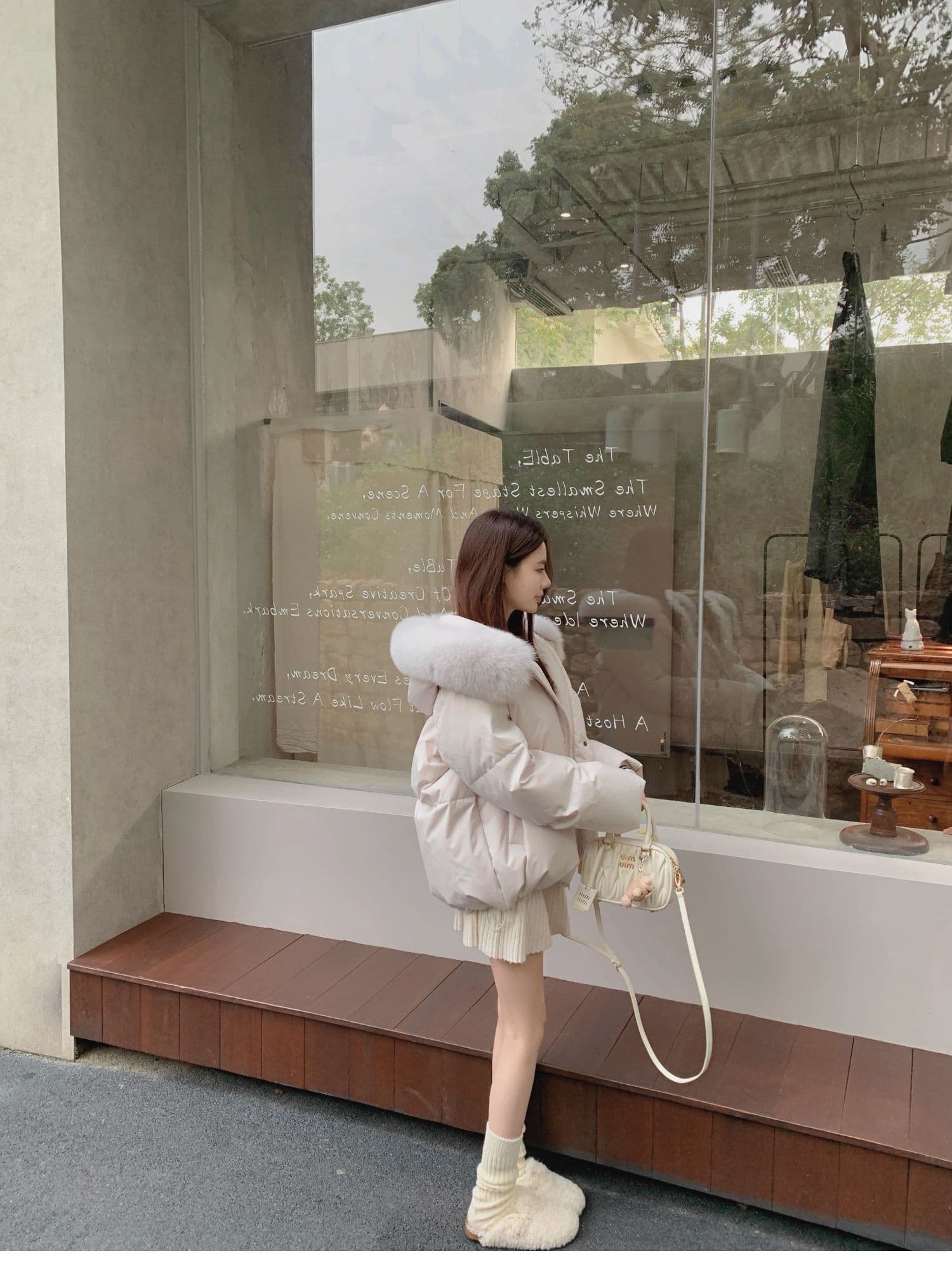 핑크색 폭스 큰 모피 칼라 후드 쇼트 스타일 다운 재킷 여성 2025 년 겨울 한국 스타일 루즈핏 두꺼운 보온 재킷 상세 이미지 34