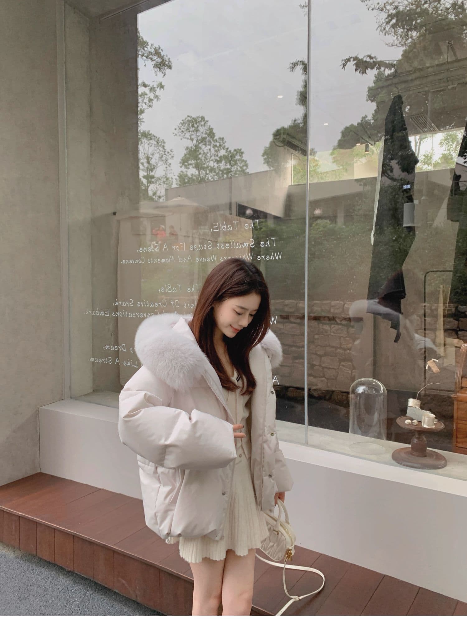 핑크색 폭스 큰 모피 칼라 후드 쇼트 스타일 다운 재킷 여성 2025 년 겨울 한국 스타일 루즈핏 두꺼운 보온 재킷 상세 이미지 37