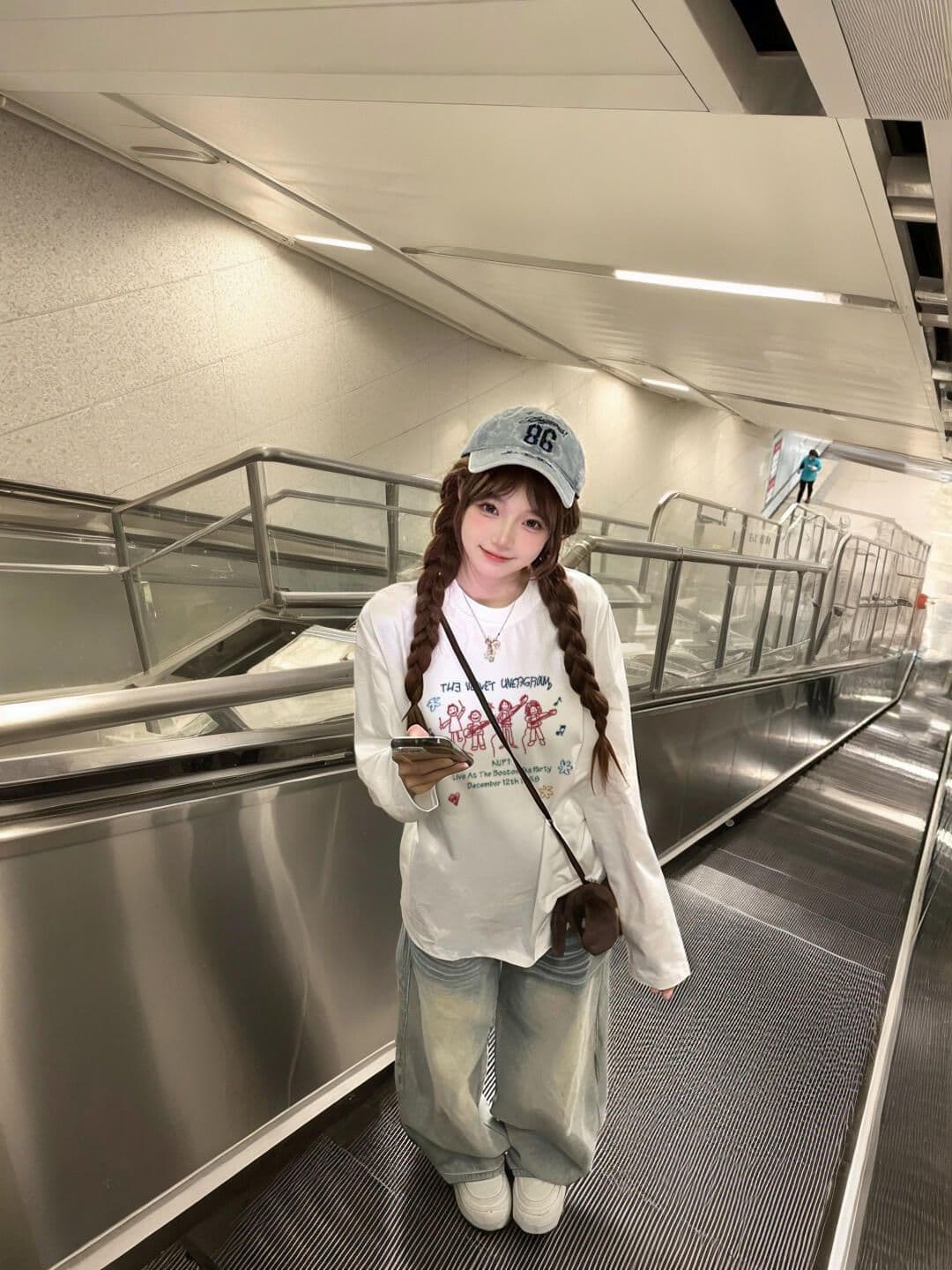 경관 그림 21 순면 이후 패키지 칼라 프린트 긴팔 티셔츠 여성 루즈핏 라운드 넥 맨위 상세 이미지 2