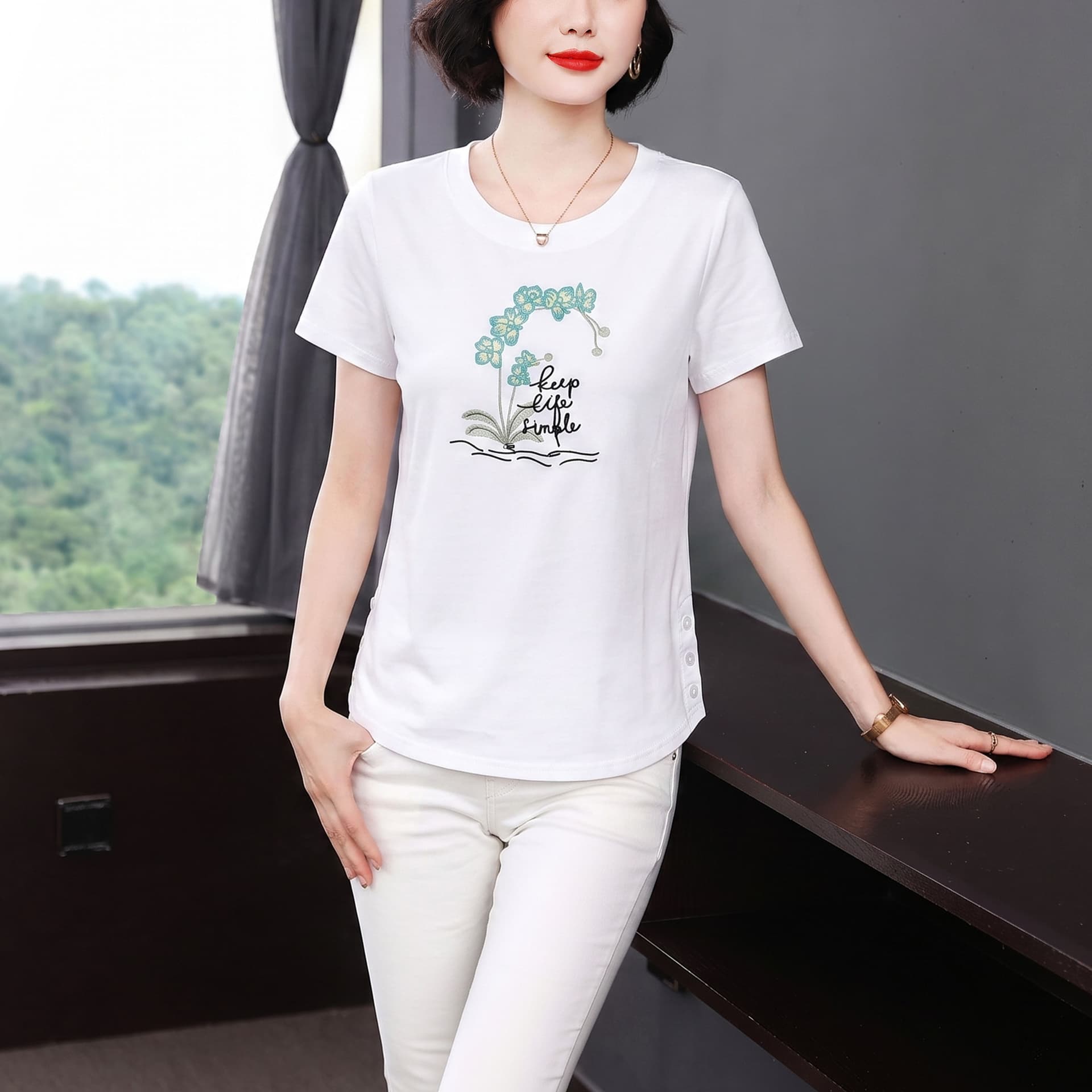 2026 여름 새로운 라운드 넥 반팔 티셔츠 여성 폭발 자수 루즈핏 연령 감소 엄마 슬림해 보이는 맨위 티셔츠 이미지 5