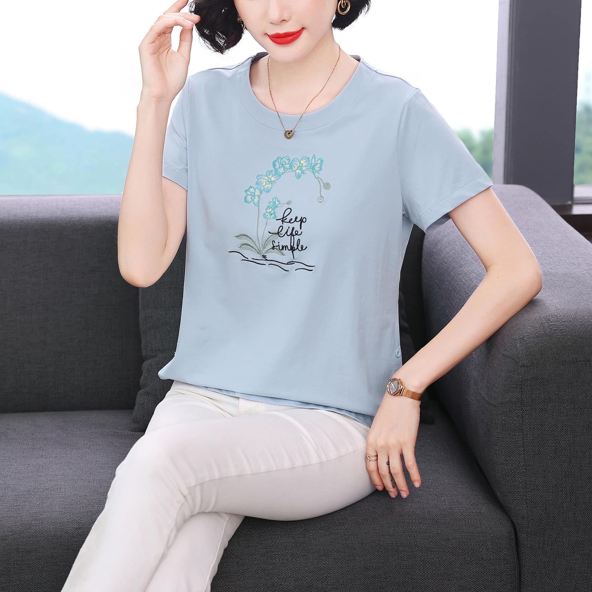 2026 여름 새로운 라운드 넥 반팔 티셔츠 여성 폭발 자수 루즈핏 연령 감소 엄마 슬림해 보이는 맨위 티셔츠 이미지 2