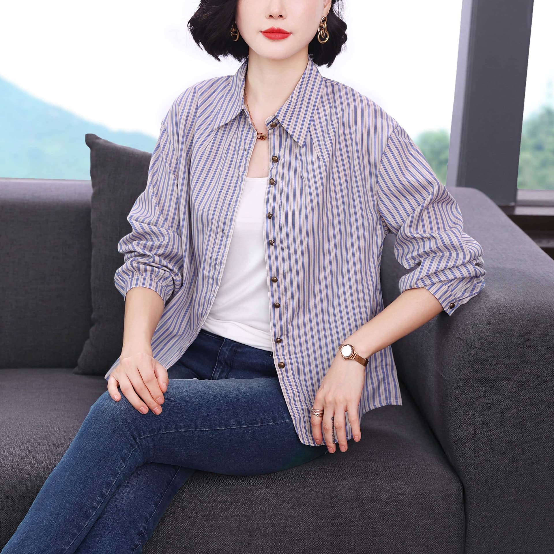 2026 년 가을 새로운 작은 디자인 셔츠 셔츠 고급 루즈핏 연령 감소 슬림해 보이는 스트라이프 센스 여성 셔츠 폴로 칼라 이미지 2