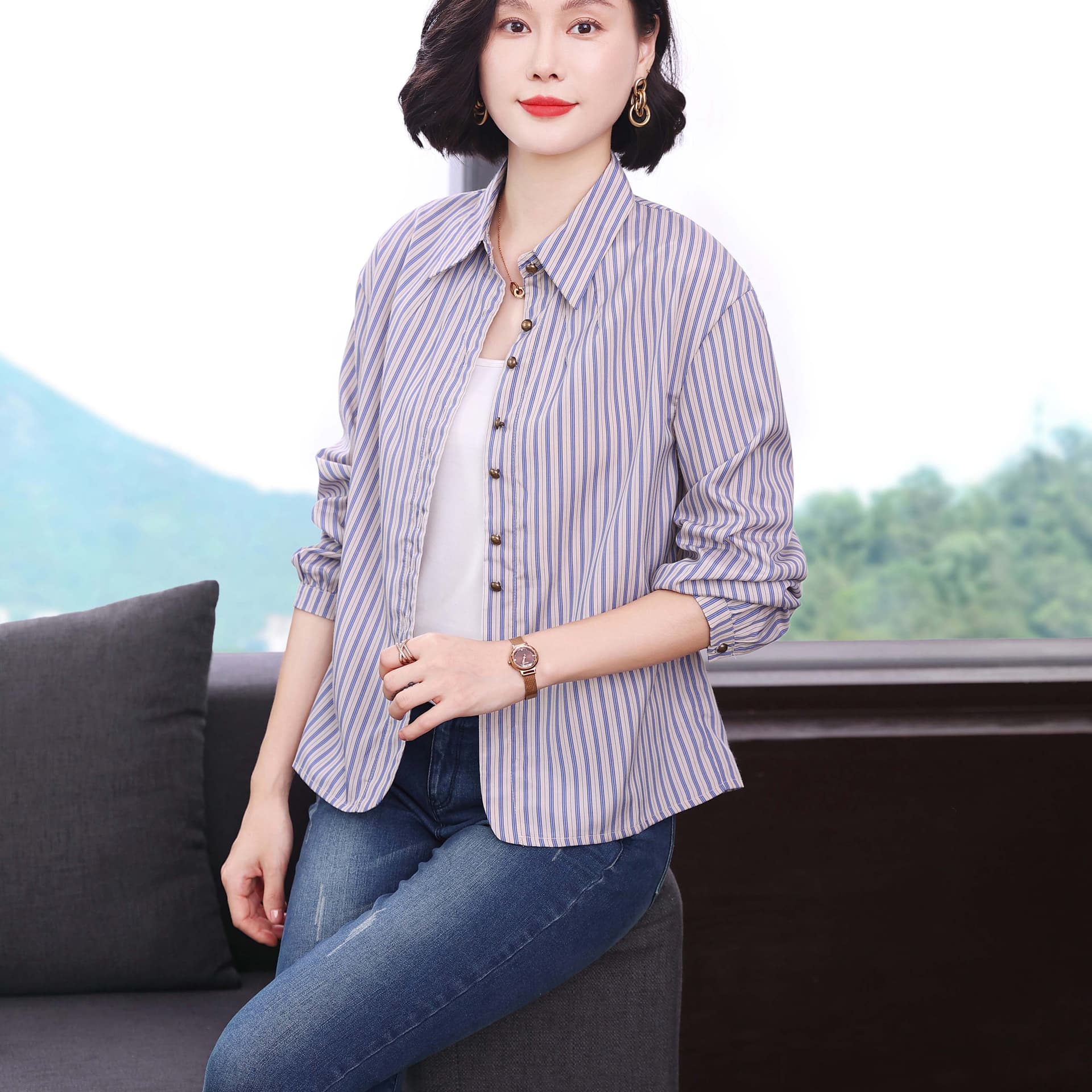 2026 년 가을 새로운 작은 디자인 셔츠 셔츠 고급 루즈핏 연령 감소 슬림해 보이는 스트라이프 센스 여성 셔츠 폴로 칼라 이미지 4