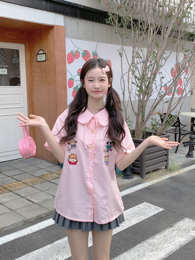 핑크색 체크무늬 베이비 칼라 반팔 여성 셔츠 2026 여름 Chic 자수 스트랩 일본식 달콤함 체크무늬 맨위 상세 이미지 3