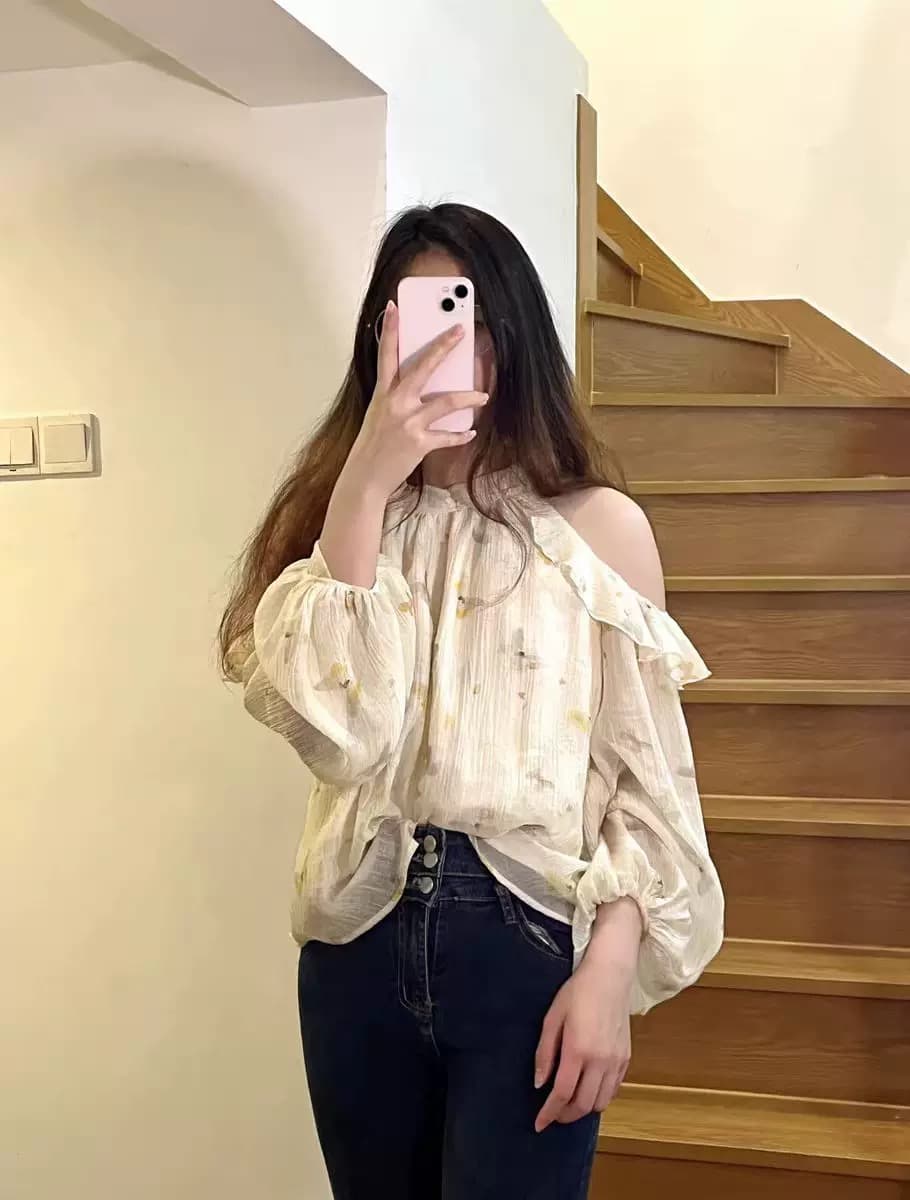 프랑스식 달콤함 행침 목 셔츠 2025 새로운 여성 얇은 스타일 오프숄더 프릴 긴팔 쉬폰 작은 셔츠 품격 맨위 이미지 2