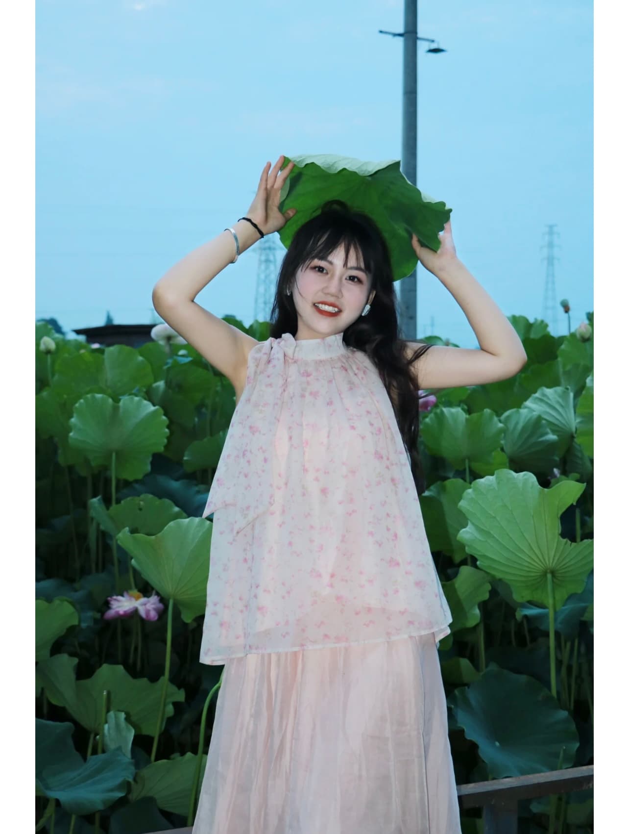 여름 Chic 핑크색 꽃무늬 조끼 셔츠 프랑스식 레트로 품격 달콤한 매운맛 오프숄더 바다 측면 민소매 가짜 맨위 상세 이미지 2