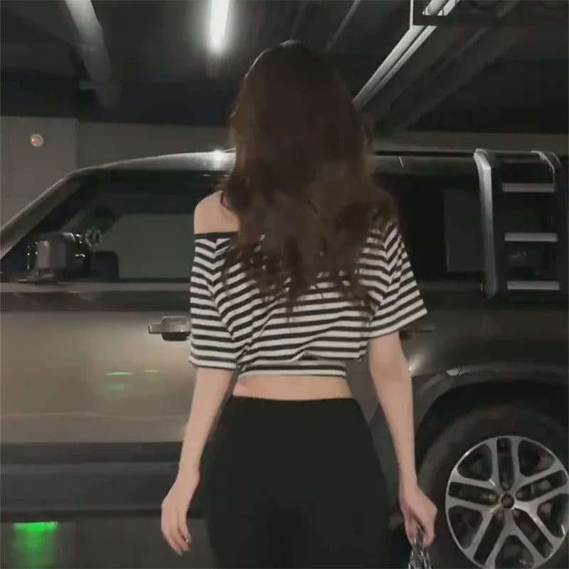 폴리에스터 90 사람들 면 7 암모니아 Lun 3 검정색 배색 스트라이프 반팔 티셔츠 여성 여름 몸매 가꾸기 요추 배 쇼트 스타일 이미지 2