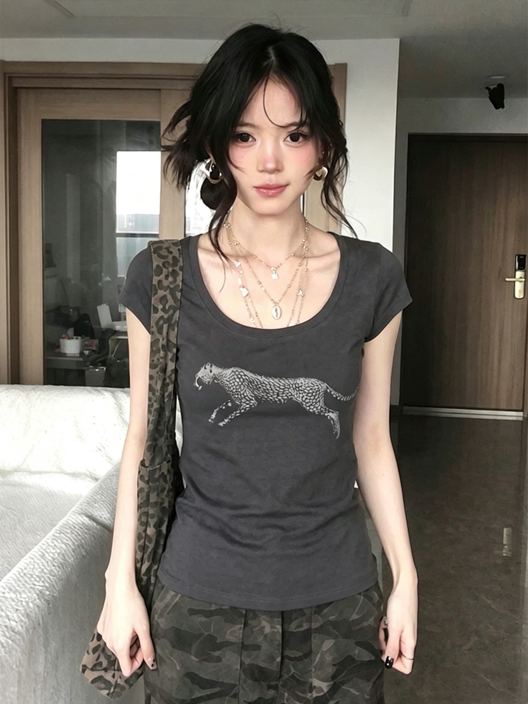 블루 좋은 주간 실크 핫걸 대 u 칼라 반팔 티셔츠 여성 여름 착용 가져 가라. 프린트 몸매 가꾸기 슬림해 보이는 얇은 스타일 긍정적 인 어깨 작은 맨위 상세 이미지 6