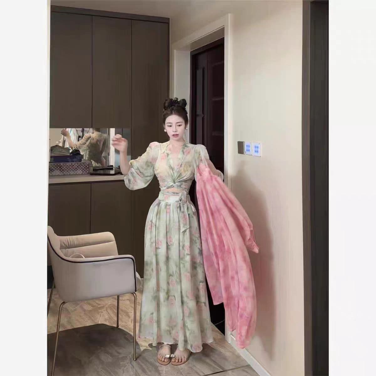 프랑스식 아름다운 고유 한 십자가 칼라 드레스 달콤함 세트 순수한 욕망 꽃무늬 여름 v 스트랩 쇼트 스타일 긴팔 켜기 상세 이미지 1