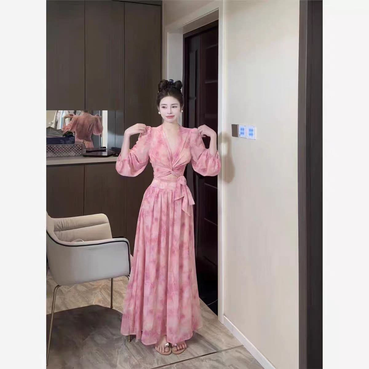 프랑스식 아름다운 고유 한 십자가 칼라 드레스 달콤함 세트 순수한 욕망 꽃무늬 여름 v 스트랩 쇼트 스타일 긴팔 켜기 상세 이미지 2