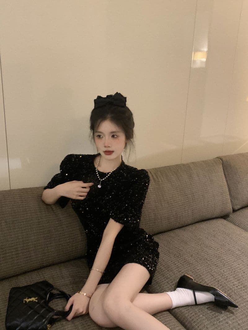 반짝임 스팽글 반팔 여성 드레스 여름 2026 새로운 프랑스식 고급 센스 허리 수축 슬림해 보이는 품격 작은 검은 드레스 상세 이미지 9