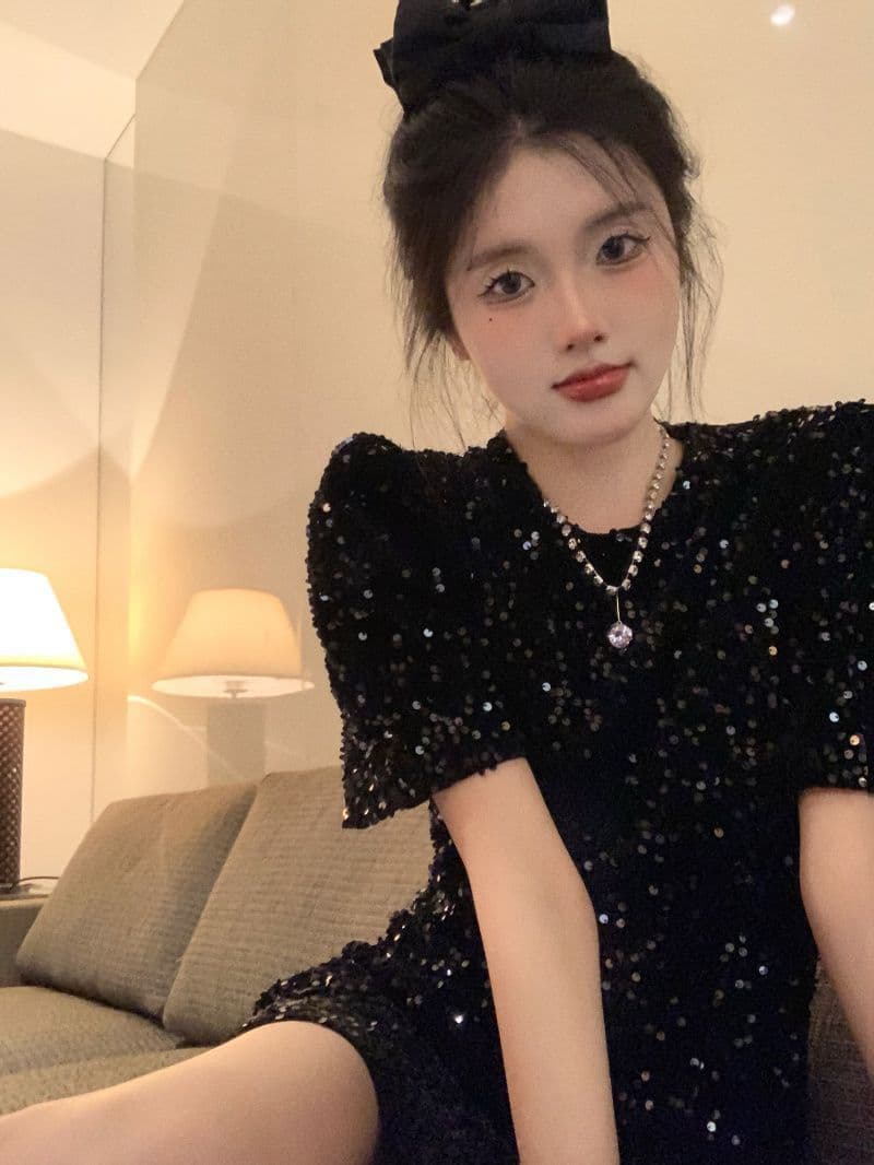 반짝임 스팽글 반팔 여성 드레스 여름 2026 새로운 프랑스식 고급 센스 허리 수축 슬림해 보이는 품격 작은 검은 드레스 상세 이미지 11