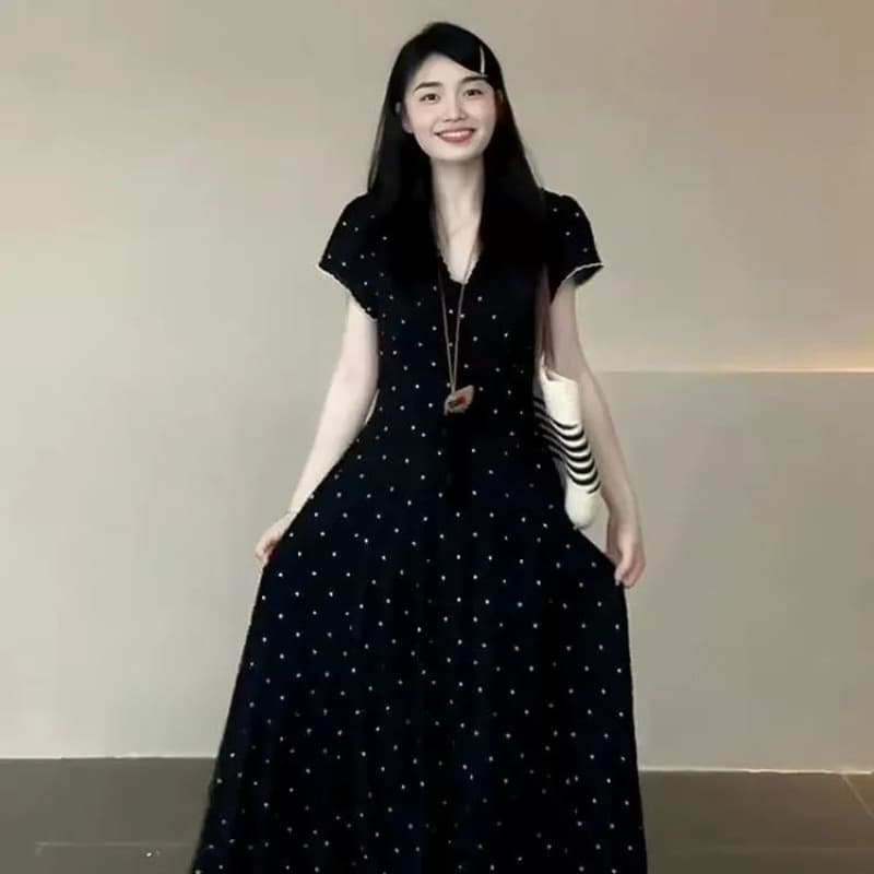 2026 여름 새로운 프랑스식 잉크 포인트 스타 망 드레스 꽃무늬 슬림해 보이는 그는 벤 바람 작은 대중 검정색 롱 스커트 이미지 5