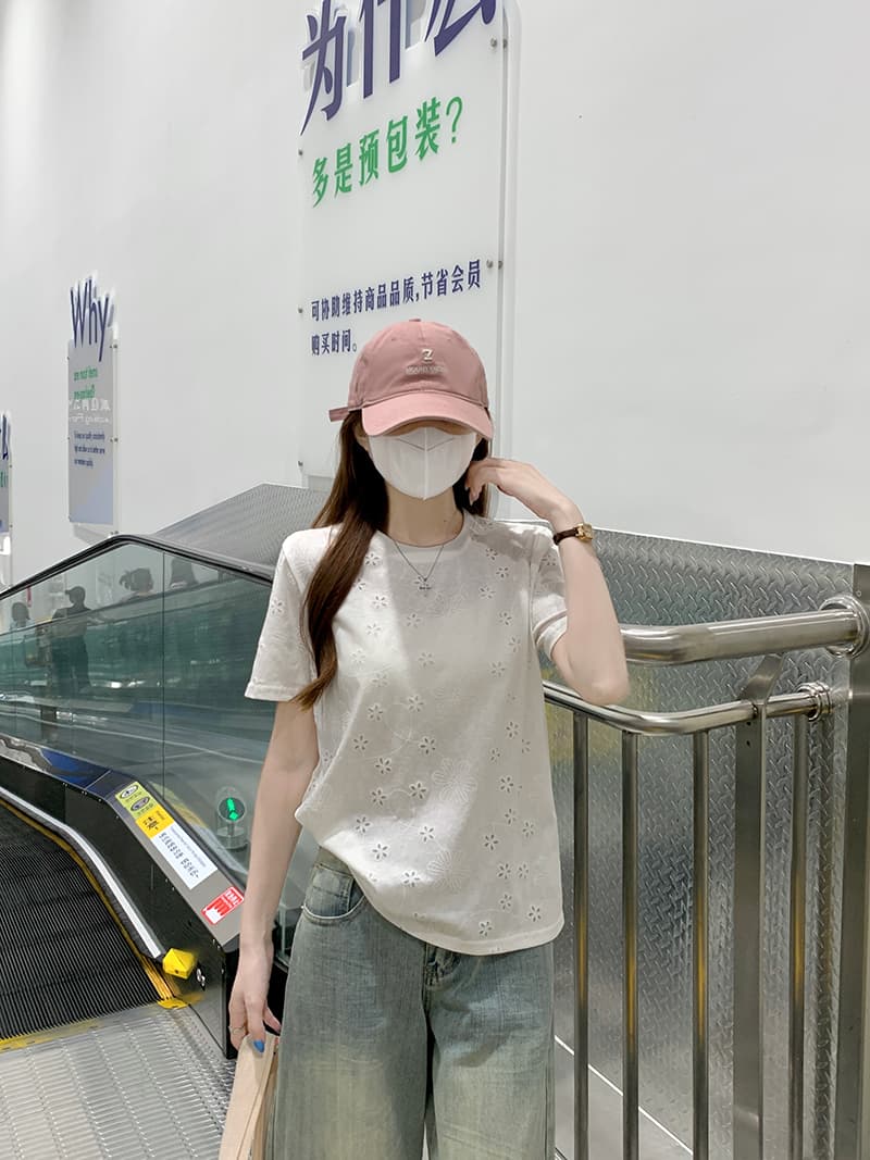실사 반팔 티셔츠 여성 의류 여름 트렌디 새로운 긍정적 인 어깨 한 부서 디자인 센스 화이트 자수 홀로우 아웃 라운드 넥 맨위 상세 이미지 8