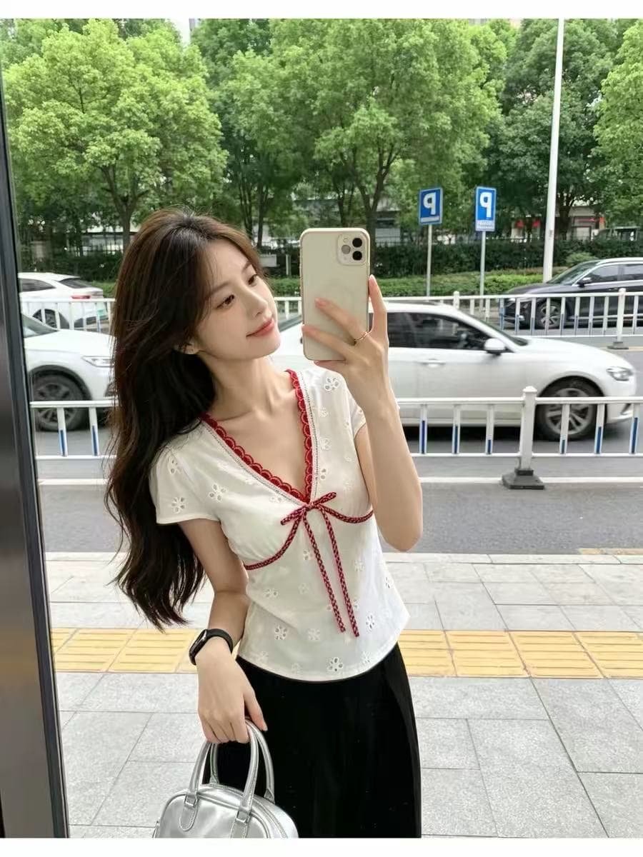 화이트 홀로우 아웃 레이스 V넥 반팔 여성 셔츠 2026 새로운 여름 고급 센스 빛 럭셔리 연령 감소 외국 가스 맨위 상세 이미지 2