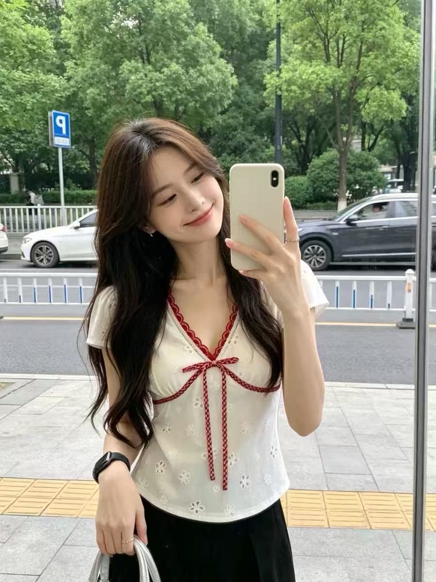 화이트 홀로우 아웃 레이스 V넥 반팔 여성 셔츠 2026 새로운 여름 고급 센스 빛 럭셔리 연령 감소 외국 가스 맨위 상세 이미지 4