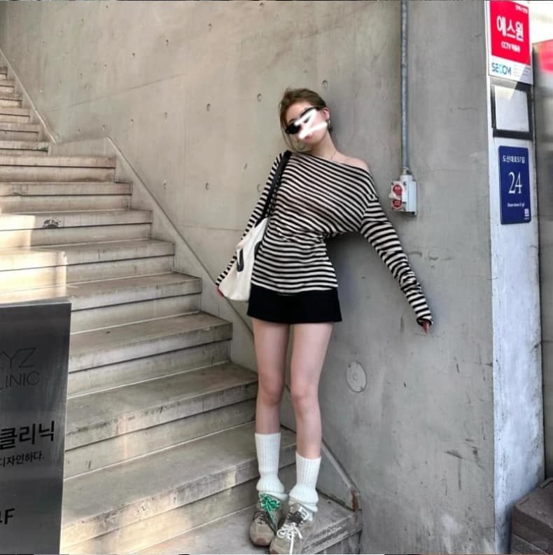 경관 그림 라이 경기 서울 배트윙 소매 한 부서 꼬집기 허리 비스듬한 어깨 오프숄더 스트라이프 블라우스 맨위 티셔츠 여성 긴 소매 상세 이미지 3