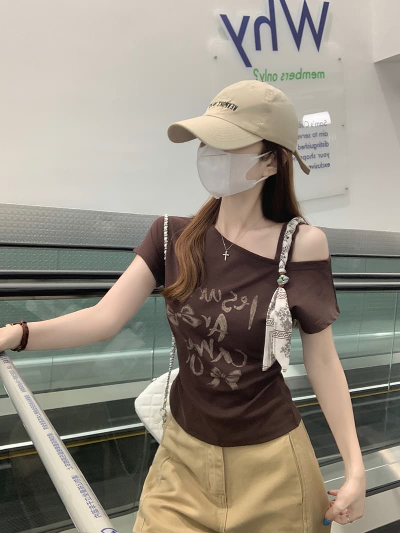 실사 반팔 티셔츠 여성 의류 여름 새로운 트렌디 오프숄더 디자인 센스 레트로 알파벳 한 부서 비스듬한 칼라 맨위 상세 이미지 6