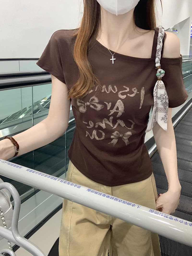 실사 반팔 티셔츠 여성 의류 여름 새로운 트렌디 오프숄더 디자인 센스 레트로 알파벳 한 부서 비스듬한 칼라 맨위 상세 이미지 10