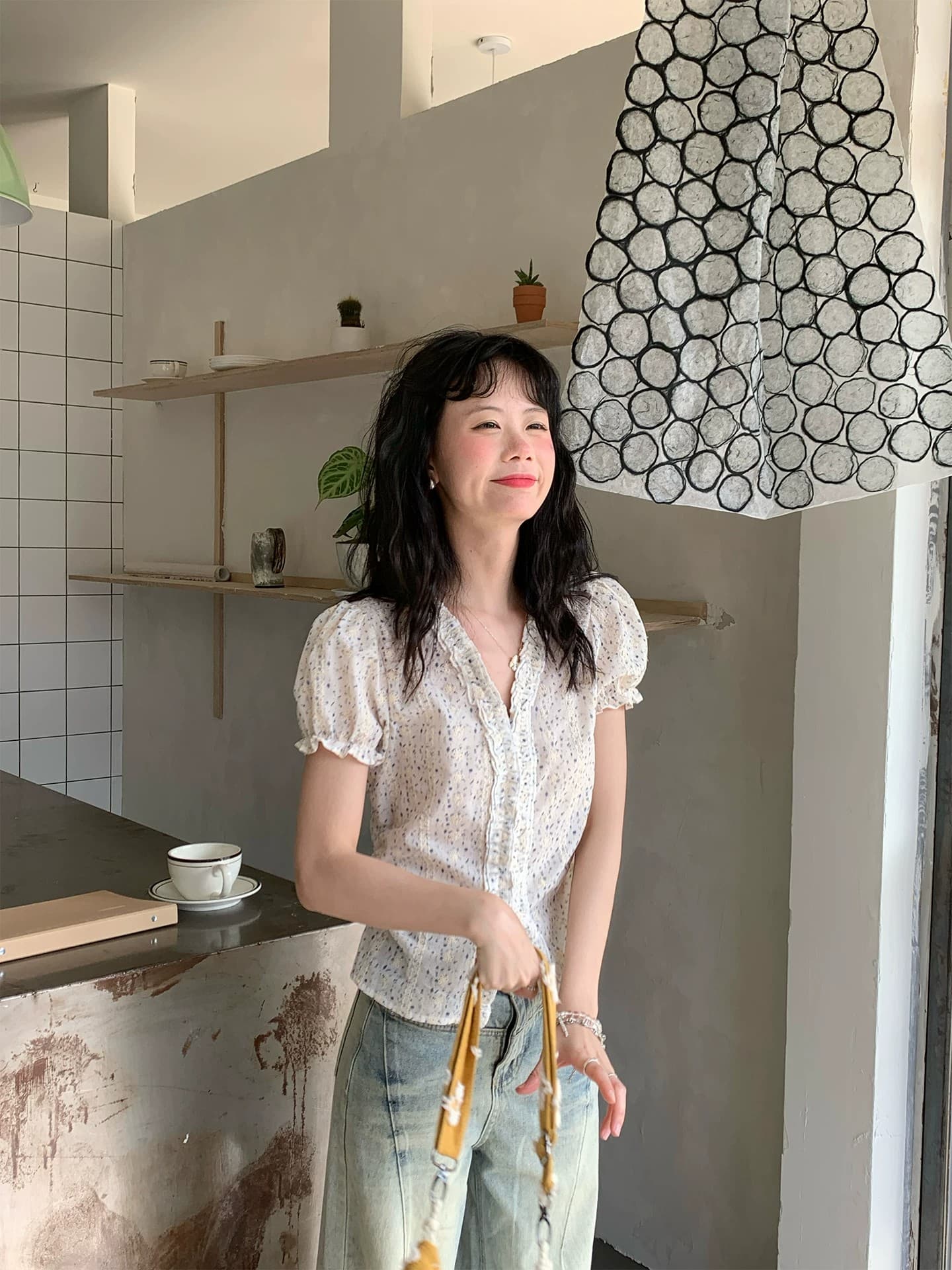 프랑스식 V넥 거품 소매 반팔 여성 셔츠 디자인 센스 프릴 꽃무늬 주름 몸매 가꾸기 슬림해 보이는 맨위 상세 이미지 7