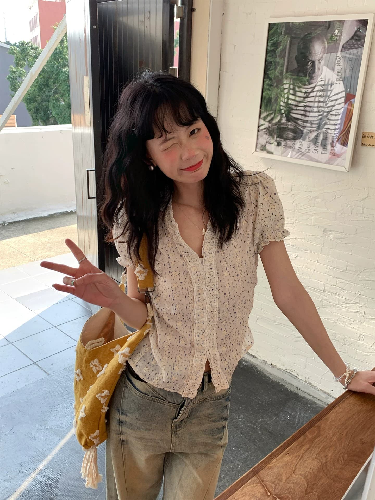 프랑스식 V넥 거품 소매 반팔 여성 셔츠 디자인 센스 프릴 꽃무늬 주름 몸매 가꾸기 슬림해 보이는 맨위 상세 이미지 8