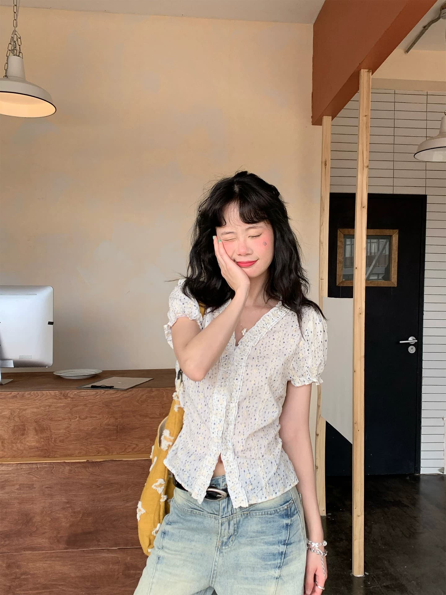 프랑스식 V넥 거품 소매 반팔 여성 셔츠 디자인 센스 프릴 꽃무늬 주름 몸매 가꾸기 슬림해 보이는 맨위 상세 이미지 10