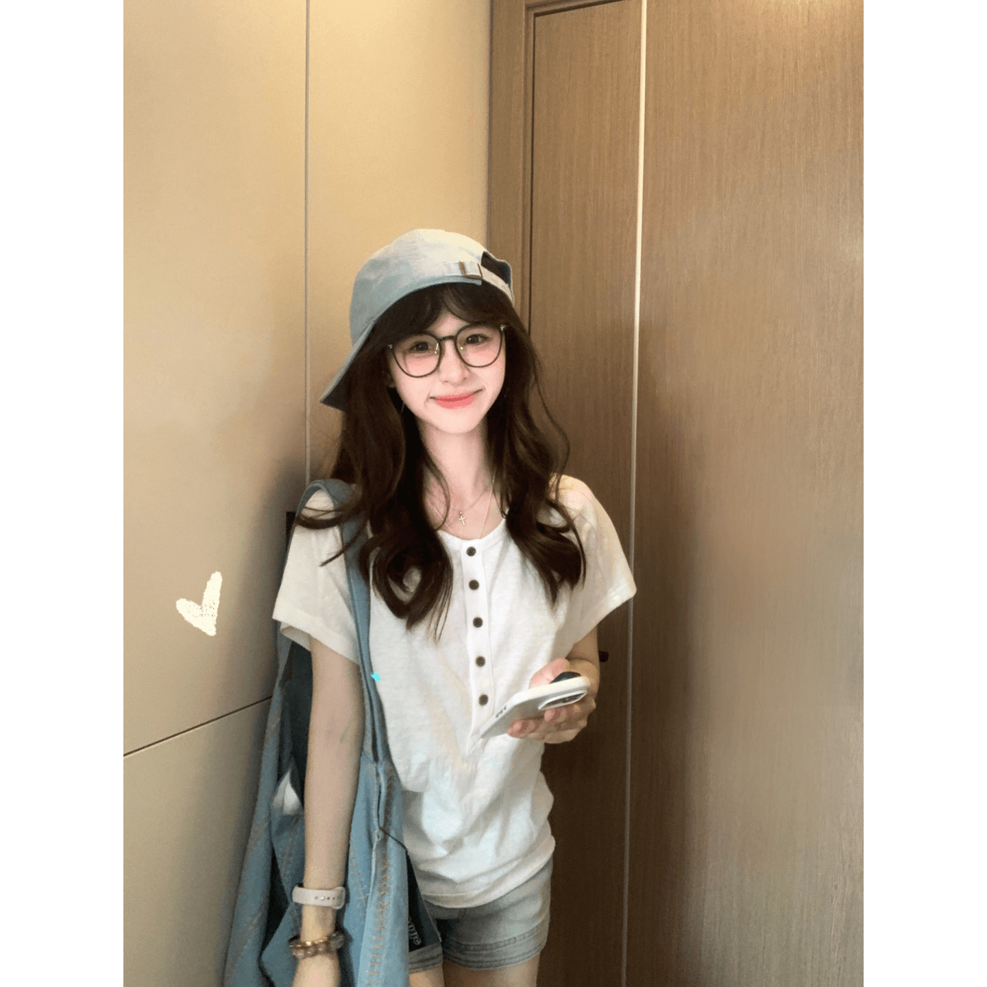 한 부서 화이트 헨리 칼라 긍정적 인 어깨 허리 수축 반팔 티셔츠 여성 2026 여름 얇은 스타일 루즈핏 슬림해 보이는 배트윙 소매 맨위 상세 이미지 2