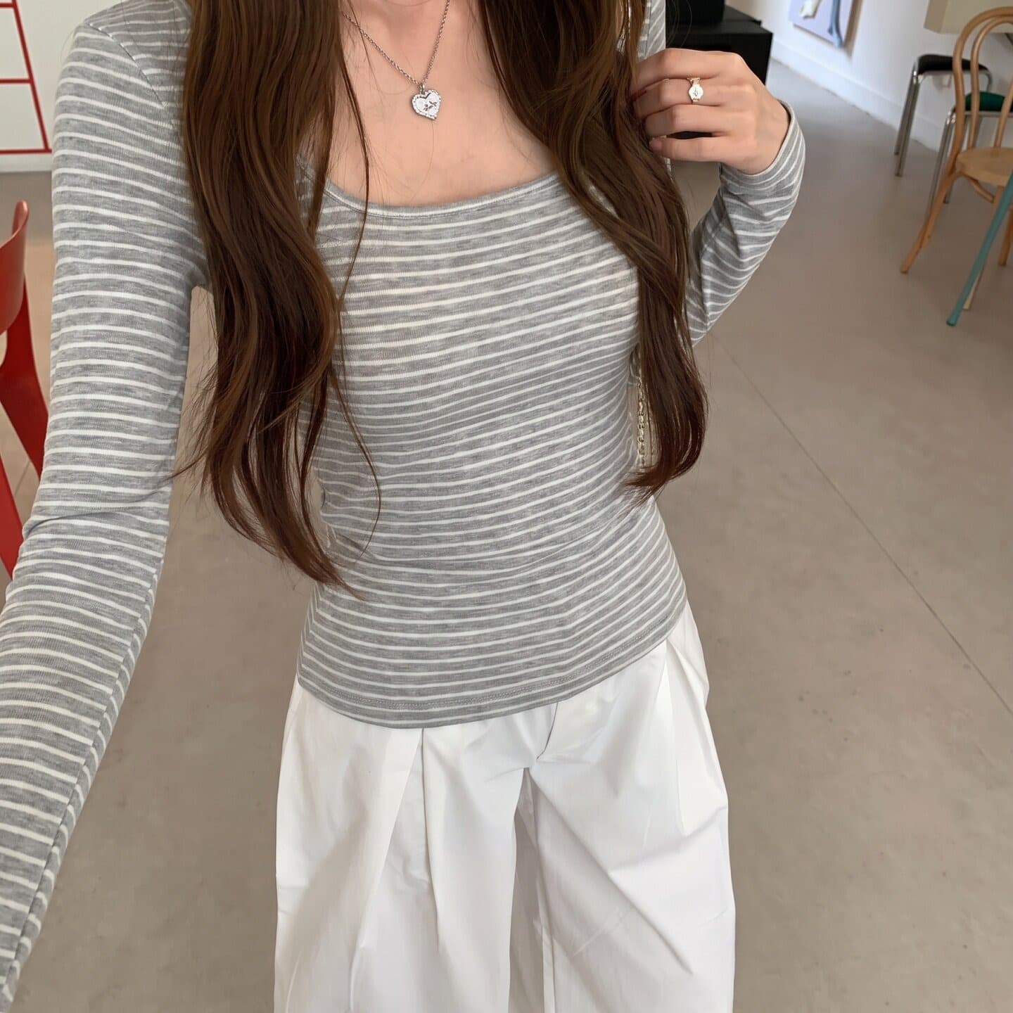 한 부서 u 칼라 긴팔 티셔츠 여성 여름과 가을 몸매 가꾸기 허리 수축 슬림해 보이는 다용도 핫걸 스트라이프 밝은 회색 색상 얇은 스타일 맨위 이미지 5