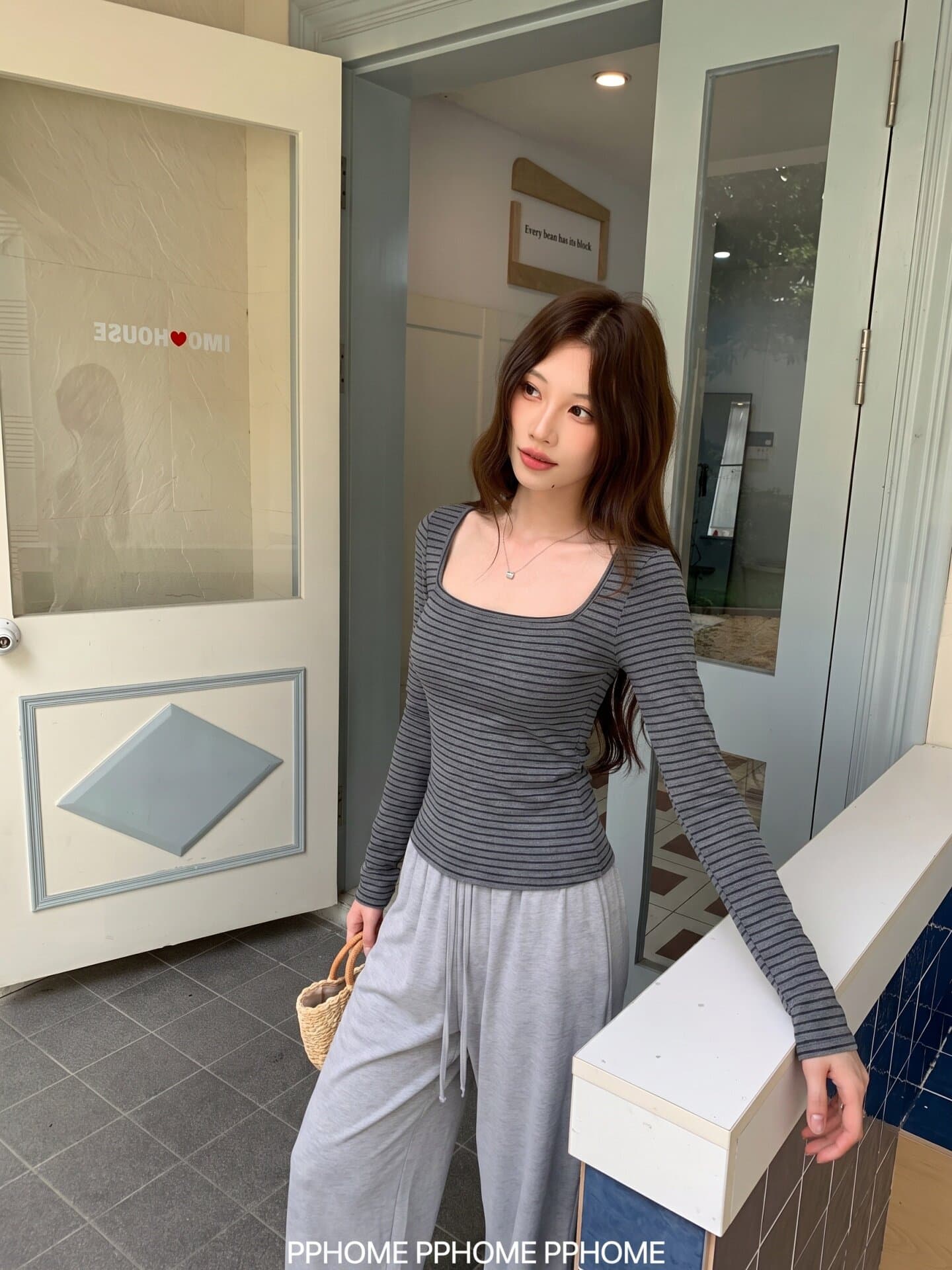 한 부서 u 칼라 긴팔 티셔츠 여성 여름과 가을 몸매 가꾸기 허리 수축 슬림해 보이는 다용도 핫걸 스트라이프 밝은 회색 색상 얇은 스타일 맨위 이미지 4