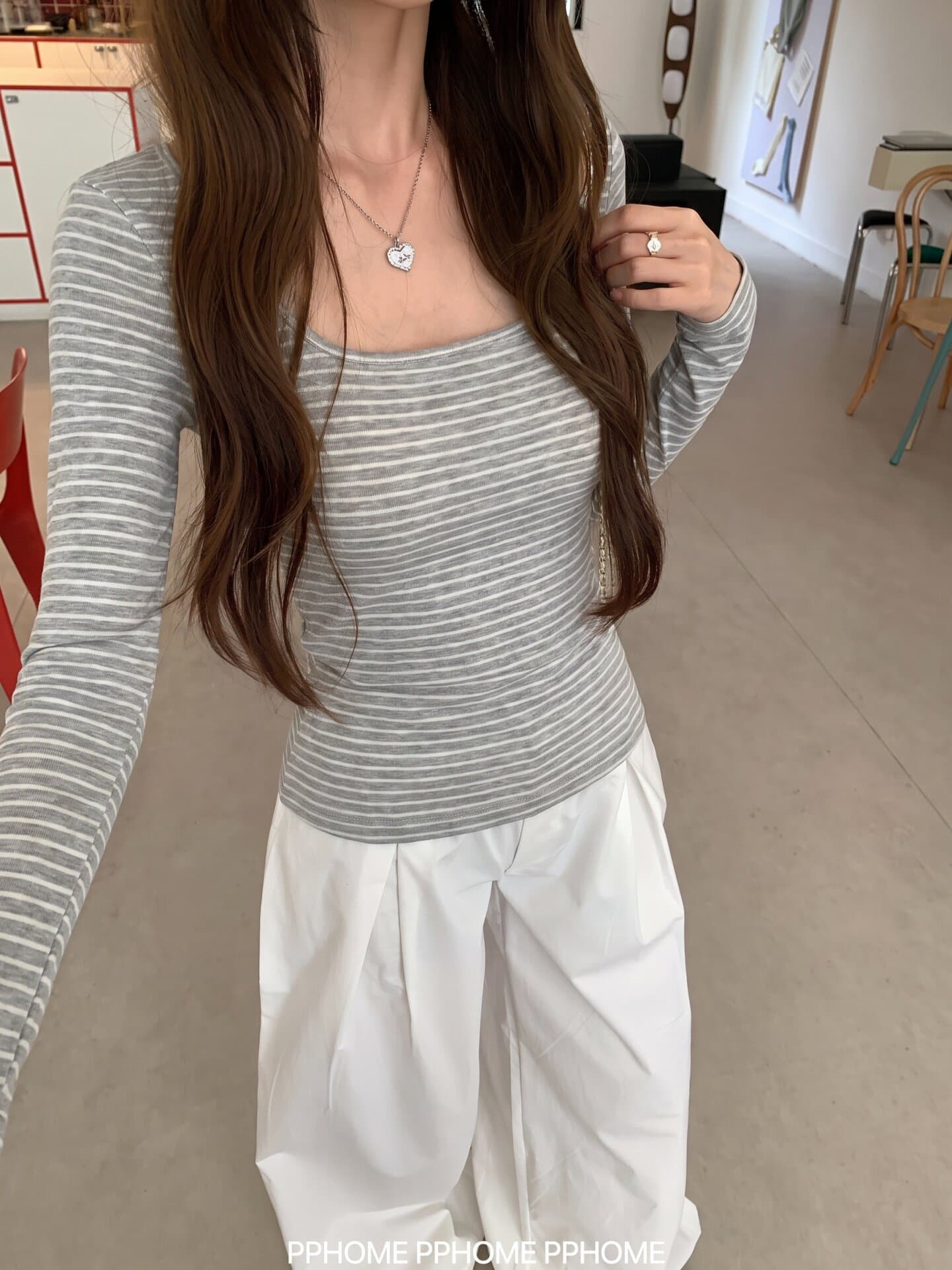 한 부서 u 칼라 긴팔 티셔츠 여성 여름과 가을 몸매 가꾸기 허리 수축 슬림해 보이는 다용도 핫걸 스트라이프 밝은 회색 색상 얇은 스타일 맨위 상세 이미지 5