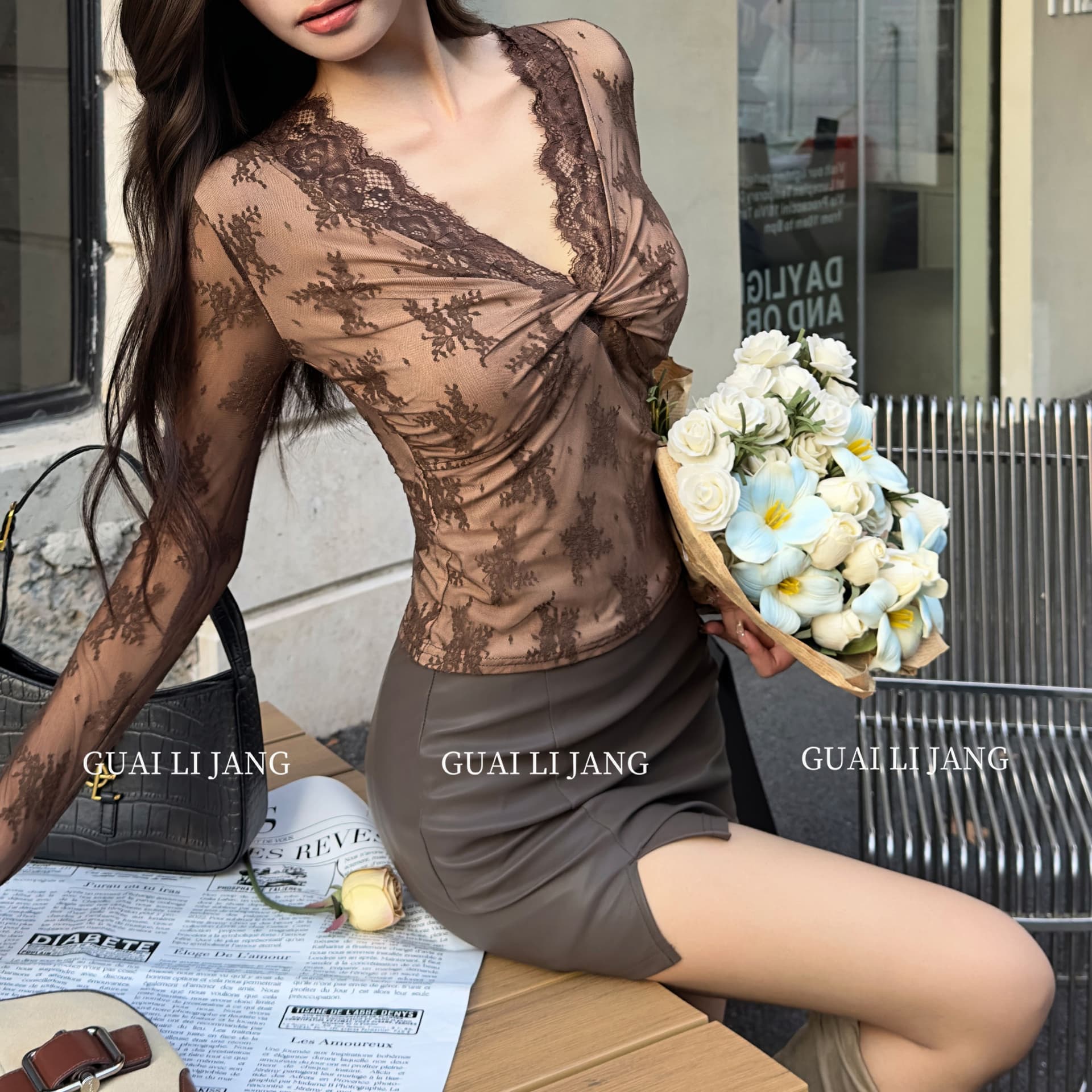 섹시함 레이스 조각 긴팔 작은 샤넬 스타일 V넥 비틀림 기본 셔츠 가을 얇은 스타일 절묘한 핫걸 바람 티셔츠 맨위 상세 이미지 20