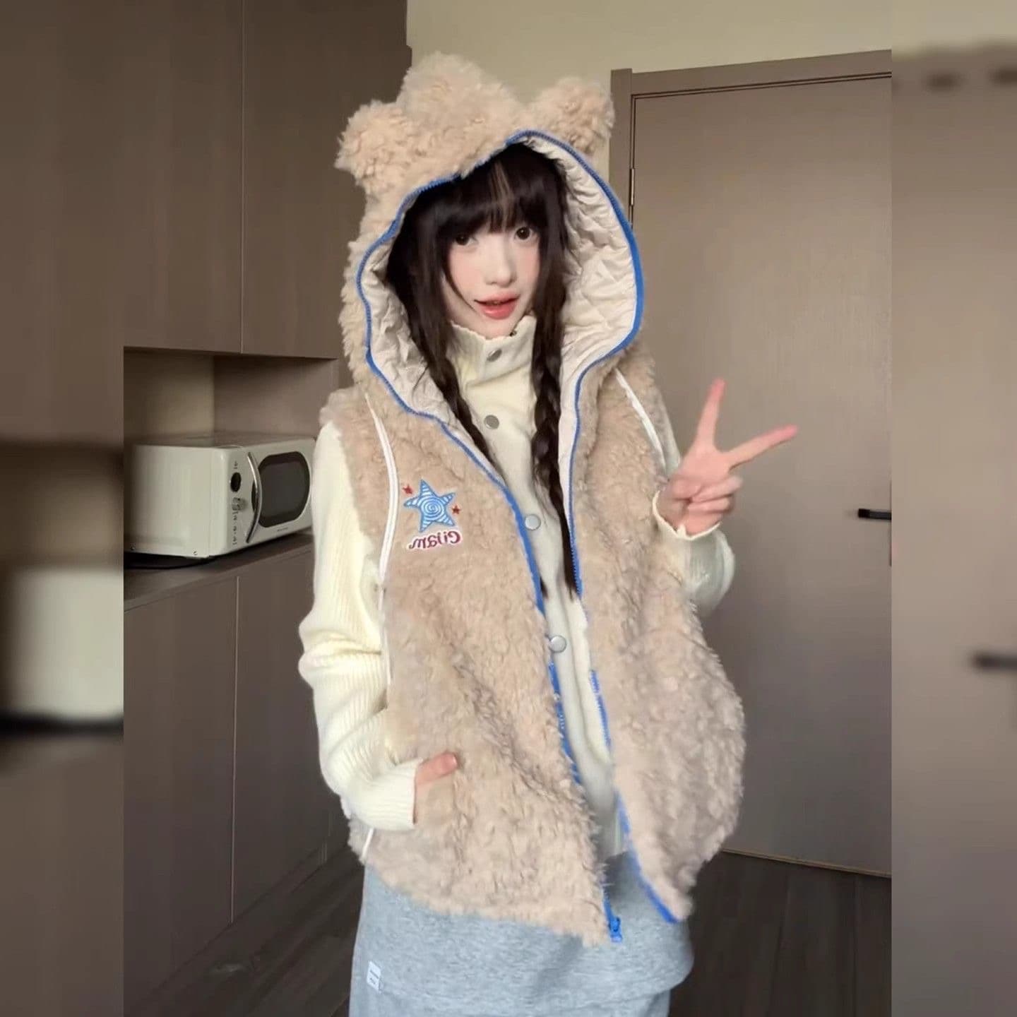 tom 트렌디 귀여운 달콤한 자매 바람 가을 겨울 민소매 베스트 작은 곰 귀 후드 재킷 분위기 센스 어린 양 어린 양 털 연령 감소