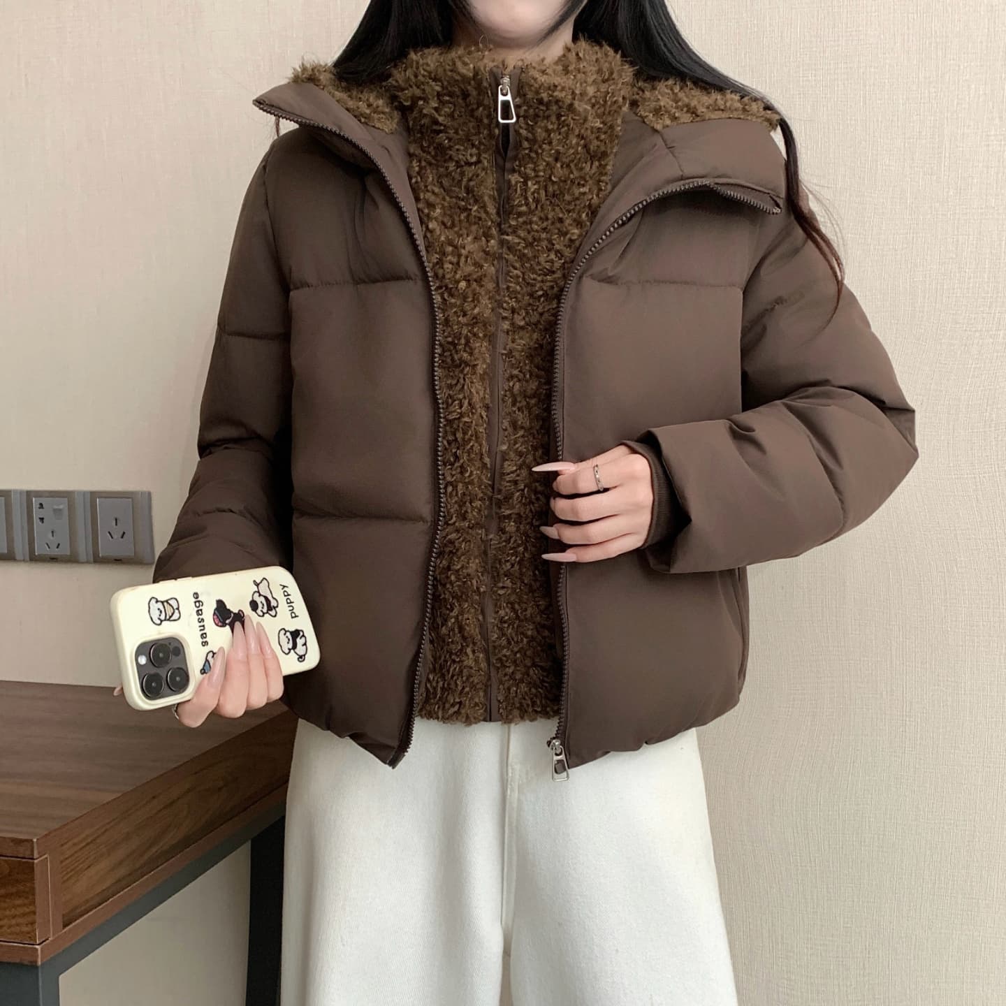 2026 겨울 신제품 페이크 레이어드 여성 의류 쇼트 스타일 더블 칼라 긴팔 스탠드 칼라 플리스 후드 면 의류 바람막이 이미지 4