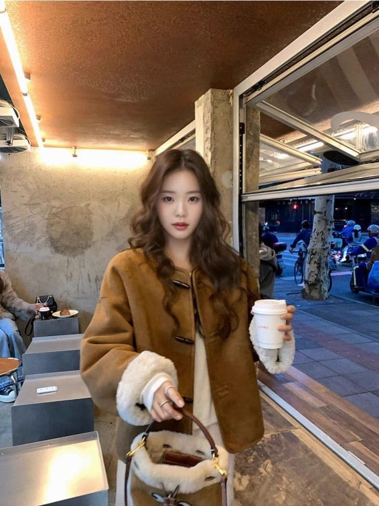 2026 새로운 슈퍼 잘 생긴 양면 착용 스웨이드 원단 올해 인기 어린 양 플리스 피모 하나 여성 코트 겨울 상세 이미지 4