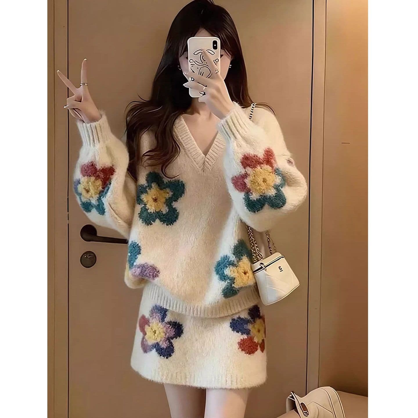 원본 좋은 품질 가을 겨울 의류 코디 에이즈 환자 세트 새로운 부드러운 찹쌀 핫걸 꽃 V넥 스웨터 미니 스커트 고급