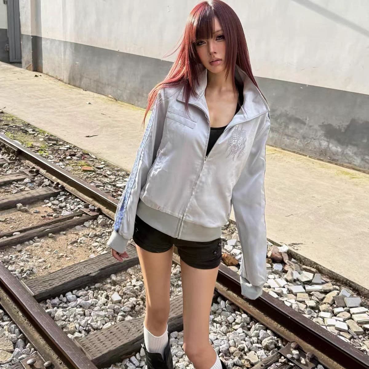 전후 자수 옥스포드 재료 이문화 스탠드 칼라 여성 코트 새로운 자수 레오파드 무늬 패치워크 색상 새틴 재킷 맨위 이미지 5
