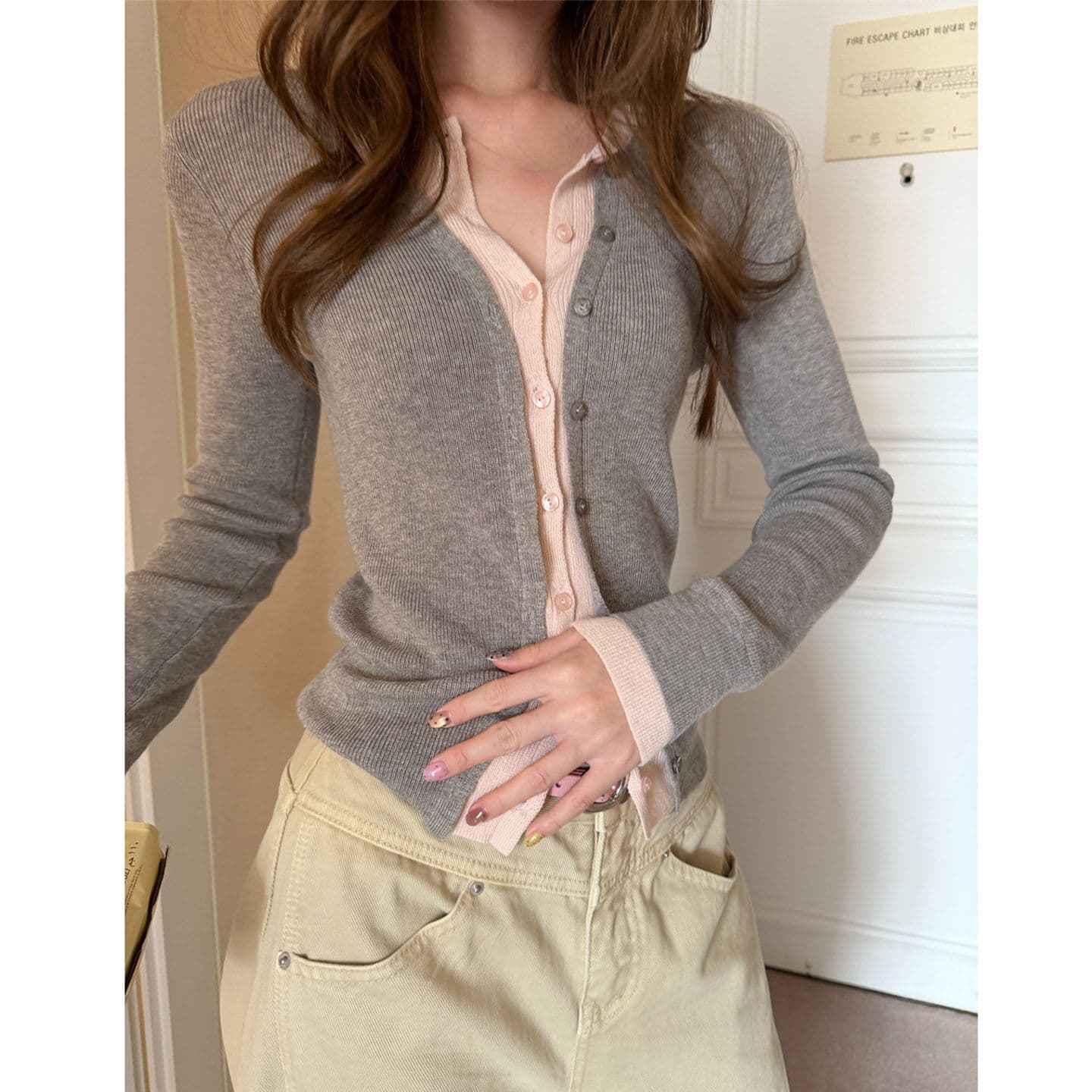 원본 좋은 품질 한 부서 페이크 레이어드 패치워크 색상 양모 니트 오픈 가디건 여성 가을 허리 수축 슬림해 보이는 긴팔 맨위