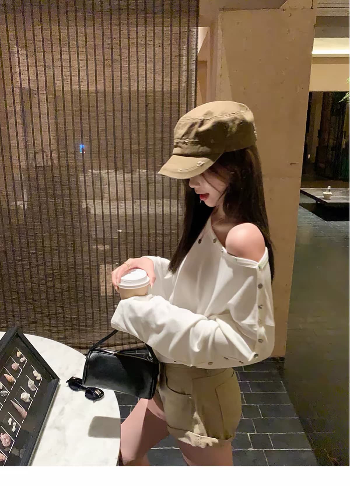 화이트 단추 비스듬한 어깨 긴팔 티셔츠 여성 이른 가을 핫걸 루즈핏 작은 대중 디자인 센스 오프숄더 맨위 상세 이미지 11