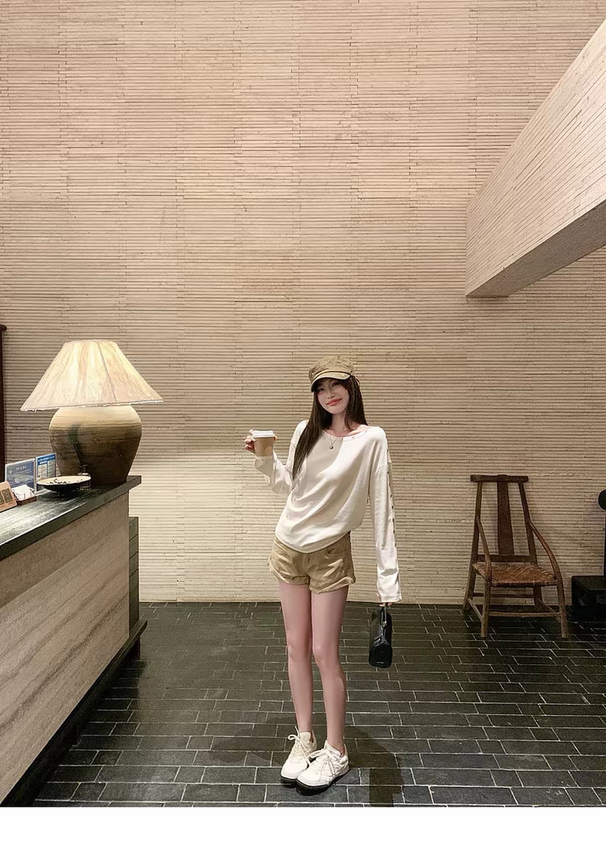 화이트 단추 비스듬한 어깨 긴팔 티셔츠 여성 이른 가을 핫걸 루즈핏 작은 대중 디자인 센스 오프숄더 맨위 상세 이미지 12